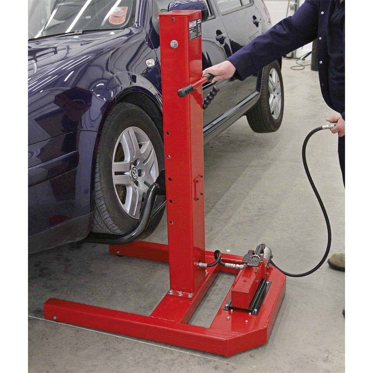 Vehicle Lift 1.5 Tonne Air/Hydraulic with Foot Pedal