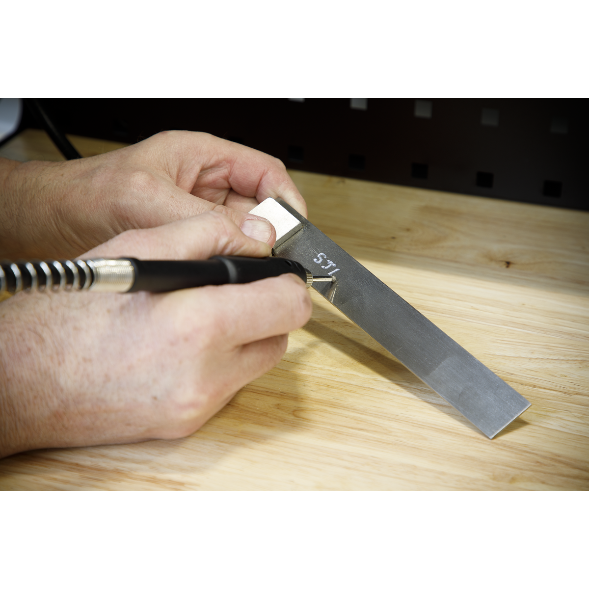 Multipurpose Rotary Tool & Engraver Kit 40pc 230V