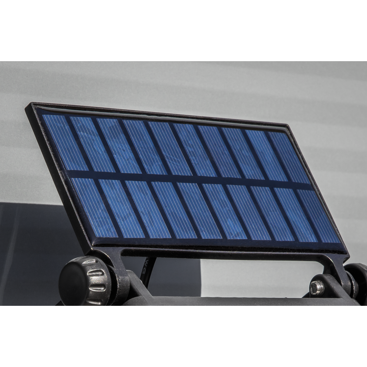 Extra-Slim Solar Floodlight with Wall Bracket 16W SMD LED