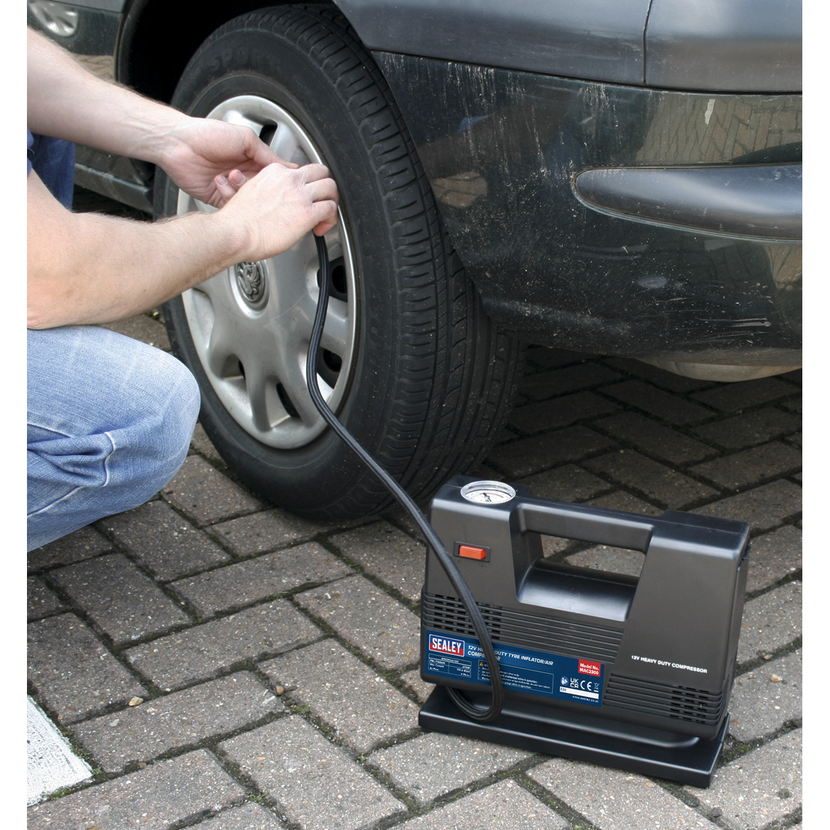 Tyre Inflator/Air Compressor 12V Heavy-Duty