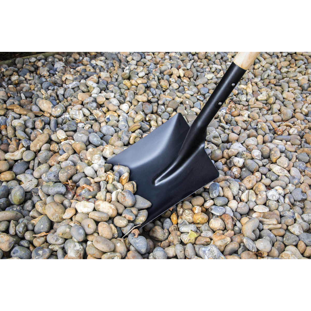 Shovel with 710mm Wooden Handle