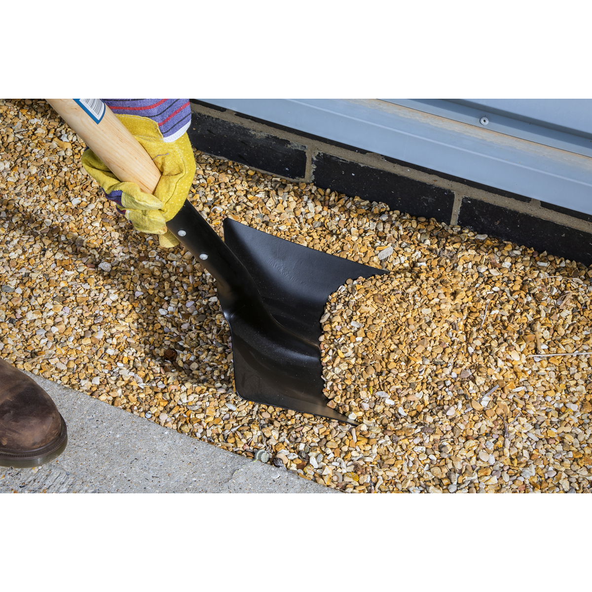 Shovel with 710mm Wooden Handle