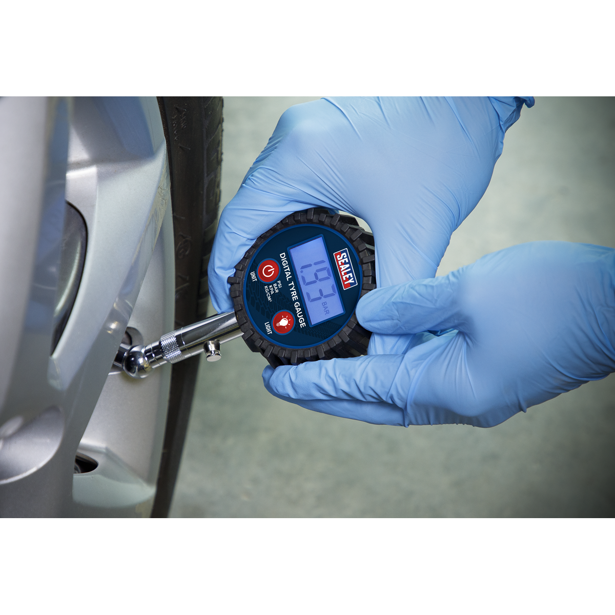 Digital Tyre Pressure Gauge with Swivel Head & Quick Release