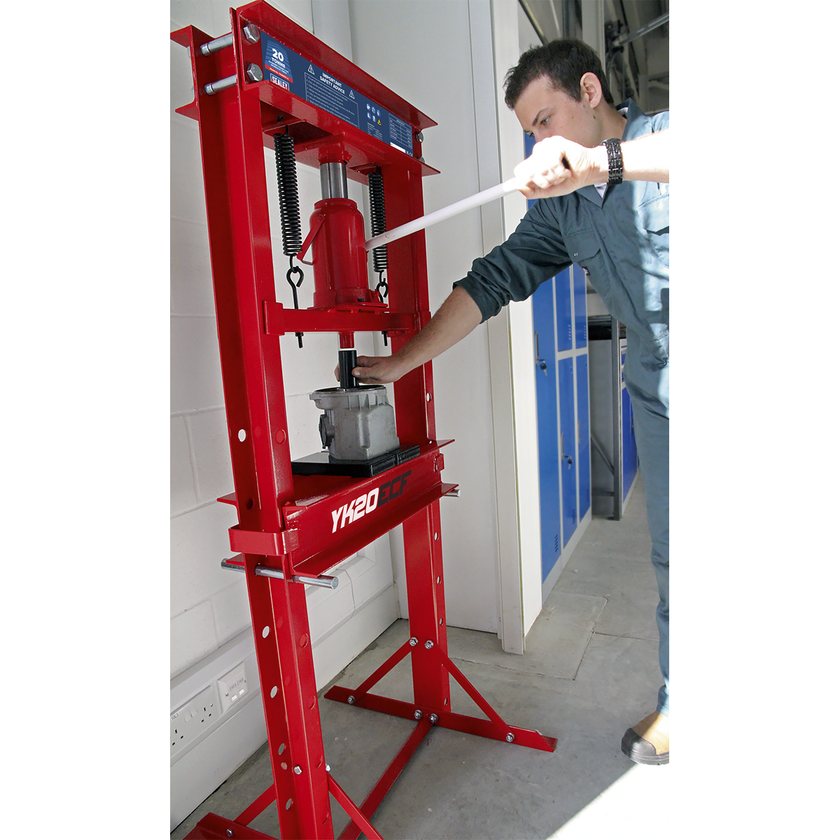 Hydraulic Press 20 Tonne Economy Floor Type